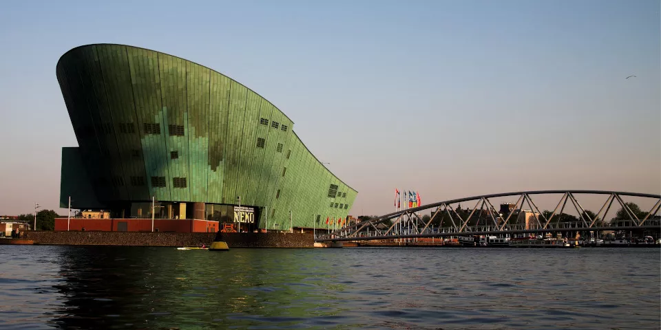 Museo de la Ciencia NeMo-Ámsterdam que ver-Guía de viaje