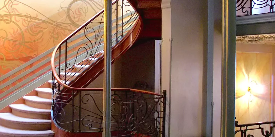 Escalera en el Hotel Tassel de Victor Horta hecho con estilo Art Nouveau en Bruselas