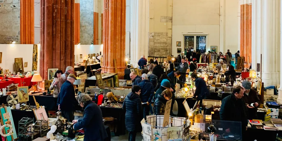Mercado en una Iglesia de Gante