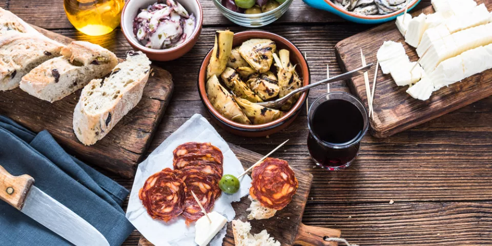 Tapas típicas de Granada Tapas en Granada - Comer en Granada - Guía de viaje Granada - Buendía Tours