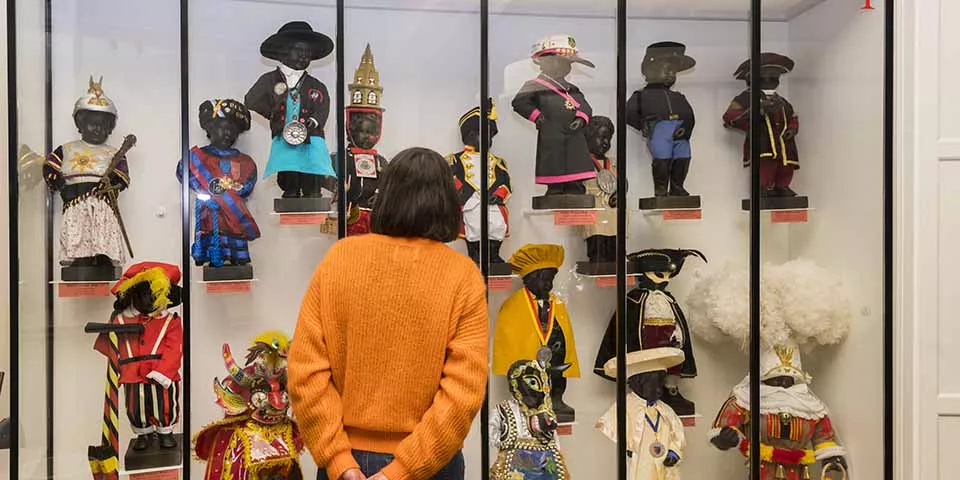 El armario del Manneken Pis-Museos Bruselas - Guía de Viaje Buendía Tours-© Emilie Gomez
