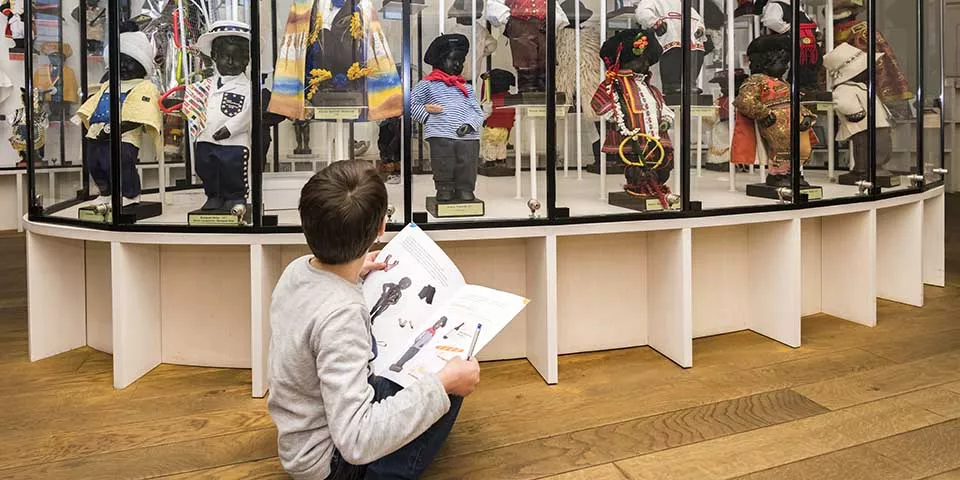 El armario del Manneken Pis-Museos Bruselas - Guía de Viaje Buendía Tours-© Emilie Gomez
