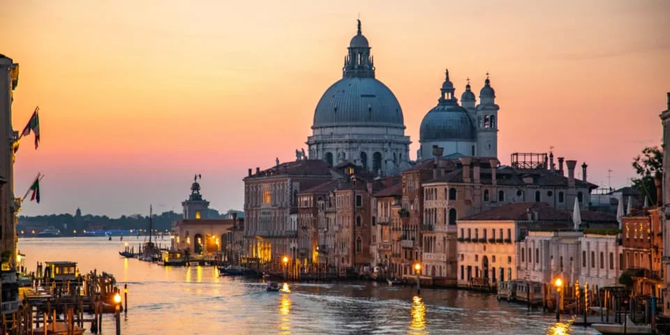 Vista de Venecia y el Gran Canal al atardecer-Qué hacer gratis en Venecia-Cosas que hacer en Venecia-Planes en Venecia-Guía de Viajes Buendía Tours