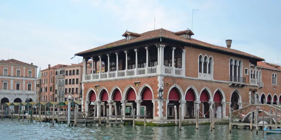 Mercado de Rialto en Venecia-Qué hacer gratis en Venecia-Cosas que hacer en Venecia-Planes en Venecia-Guía de Viajes Buendía Tours