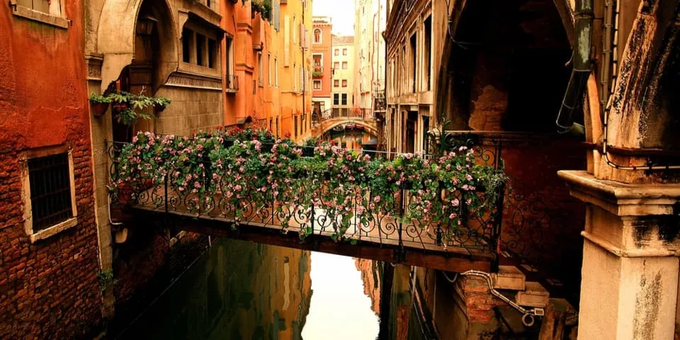 Puente Gran Canal Venecia donde alojarse en Venecia guia Buendía Tours