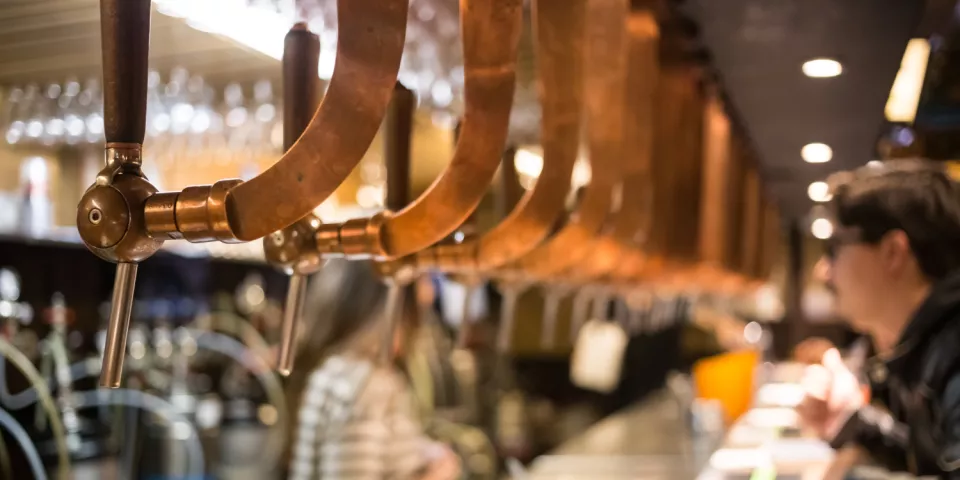 Grifos de cerveza en Bruselas - Qué hacer en Bruselas - Guía de Viajes Bruselas - Buendía Tours