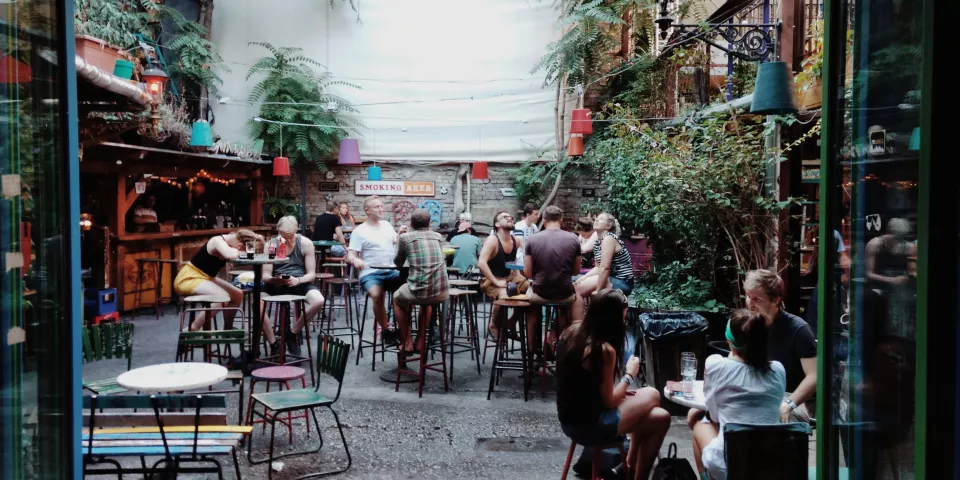Ruin Bar - Comer en Budapest - Guía de viaje Budapest - Buendía Tours