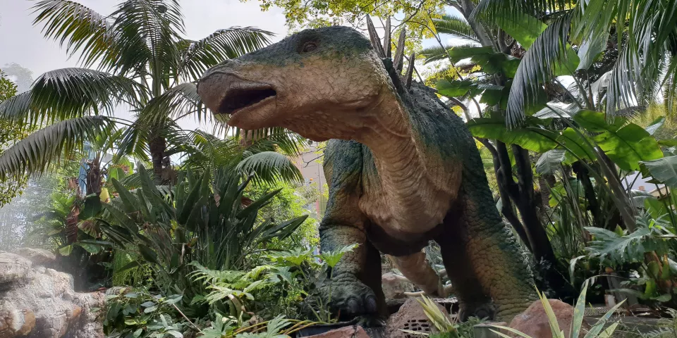 Réplica de Dinosaurio en parque temático - Nueva York con niños - Qué hacer en Nueva York - Guía de Viajes Nueva York - Buendía Tours