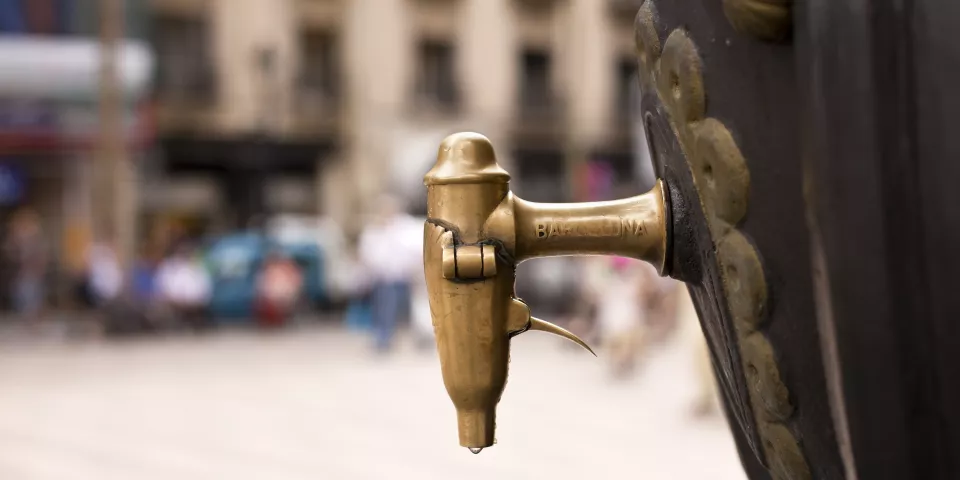 Fuente de Canaletas en Las Ramblas de Barcelona - Las Ramblas de Barcelona - Qué ver en Barcelona - Guía de Viajes Barcelona - Buendía Tours