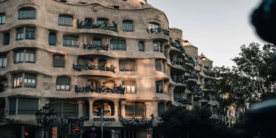 Vista de La Pedrera - Casa Milà-La Pedrera - Qué ver en Barcelona - Guía de Viajes Barcelona - Buendía Tours