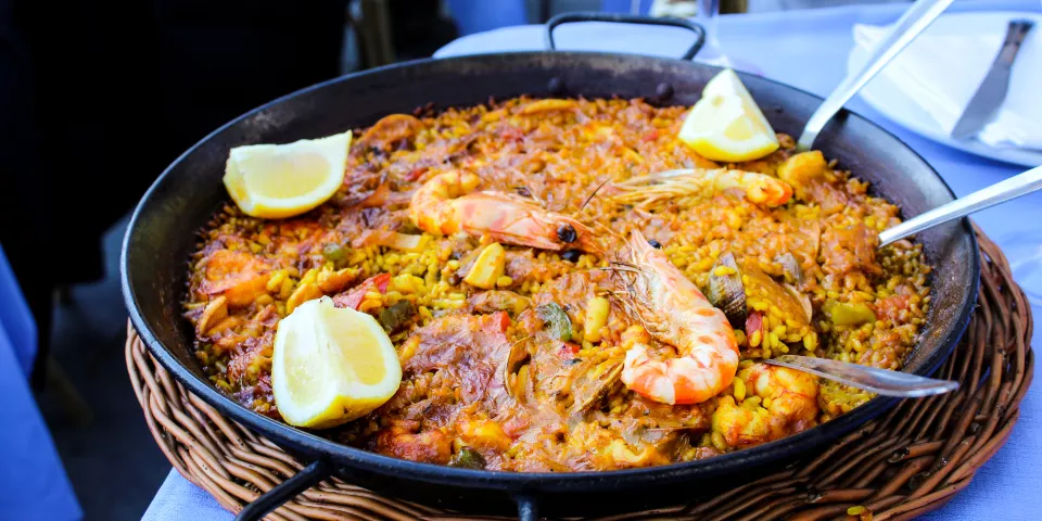 Paella en La Barceloneta - Comer en La Barceloneta - Barrio de La Barceloneta - Barrios de Barcelona - Qué ver en Barcelona - Guía de Viajes Barcelona - Buendía Tours
