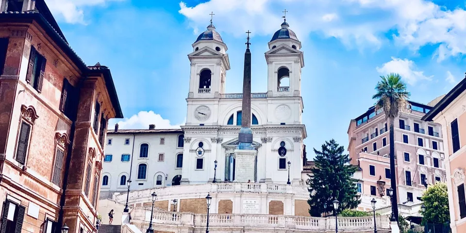 Obelisco e iglesia de la Trinità dei Monti - Plaza España de Roma - Guía de Viajes Roma - Buendía Tours
